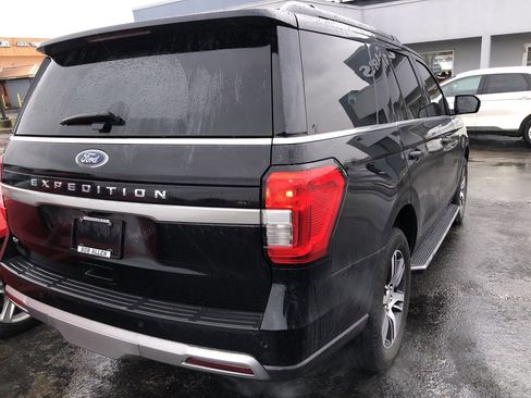 Used 2023 Ford Expedition XLT image 5