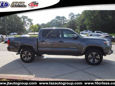 Used 2017 Toyota Tacoma TRD Sport w/ Tow Package RWD image 8