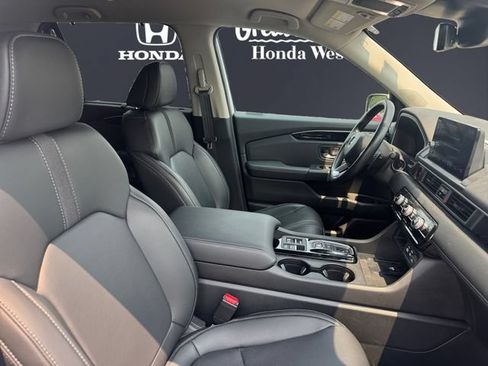 Used 2025 Honda Pilot EX-L image 15