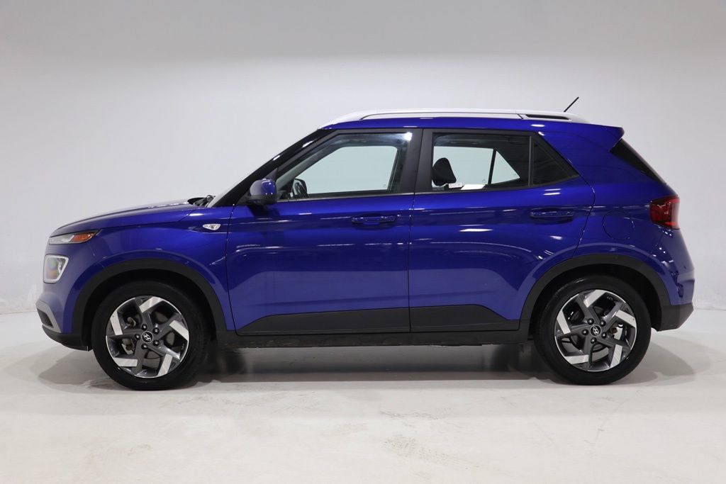 Used 2025 Hyundai Venue SEL FWD image 4
