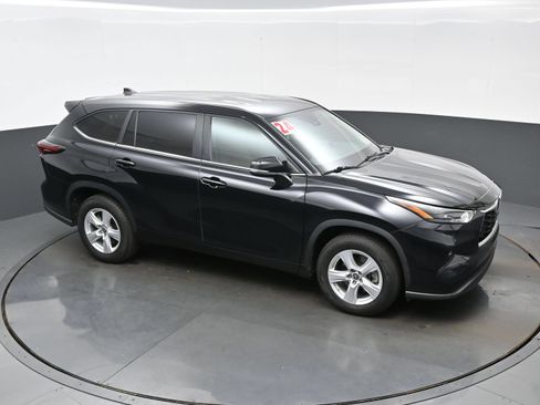 Used 2024 Toyota Highlander LE FWD image 41