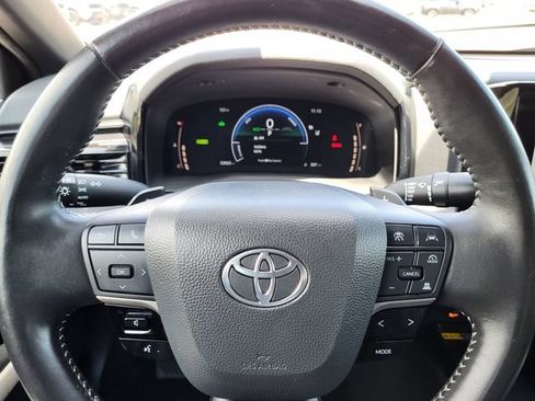 Used 2025 Toyota Camry SE FWD image 15