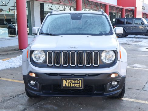 Used 2017 Jeep Renegade Latitude image 3