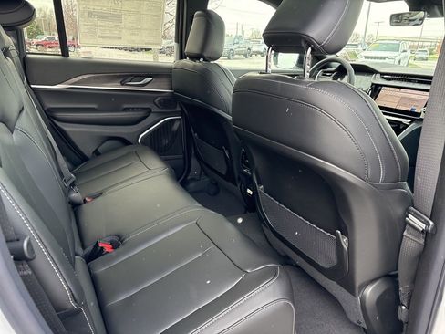 New 2026 Jeep Grand Cherokee Limited AWD/4WD image 12