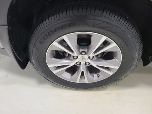 Used 2014 Toyota Highlander XLE AWD/4WD image 40