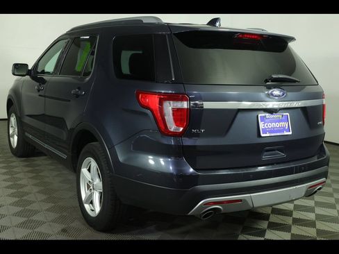 Used 2017 Ford Explorer XLT w/ Equipment Group 202A AWD/4WD image 12