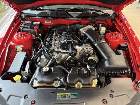 Used 2010 Ford Mustang GT Premium image 13