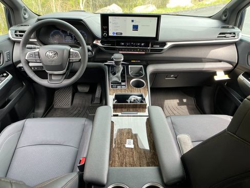 New 2026 Toyota Sienna Platinum AWD/4WD image 13