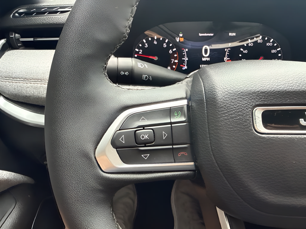 Used 2024 Jeep Compass Latitude w/ Sun and Sound Group AWD/4WD image 17