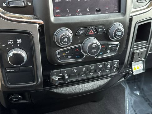 Used 2018 RAM 2500 Laramie w/ Sport Appearance Group AWD/4WD image 20