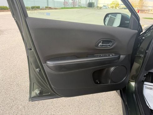 Used 2018 Honda HR-V LX image 11