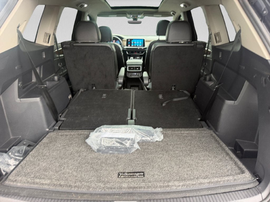 Used 2024 Volkswagen Atlas SE w/ Panoramic Sunroof Package FWD image 29