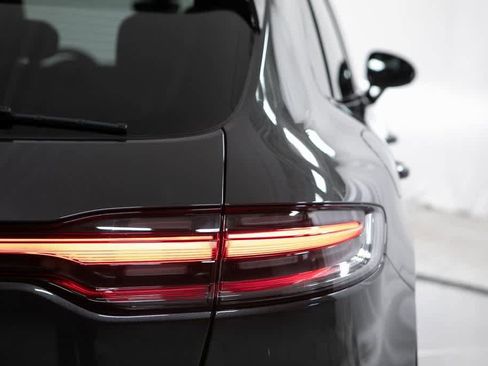Certified 2025 Porsche Macan image 39