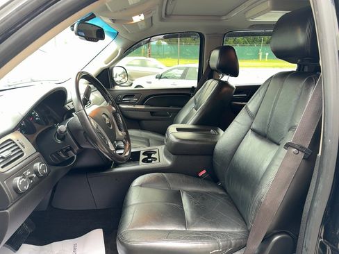 Used 2011 Chevrolet Avalanche LT AWD/4WD image 6