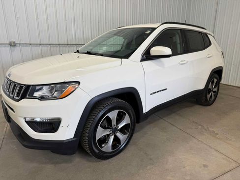 Certified 2019 Jeep Compass Latitude w/ Cold Weather Group FWD image 6