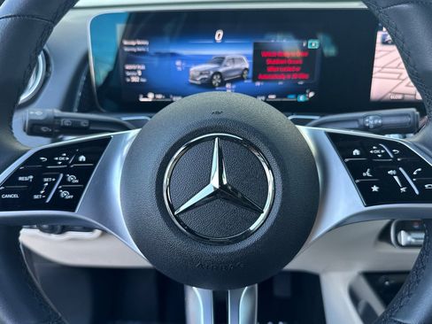 Certified 2025 Mercedes-Benz GLB 250 image 27