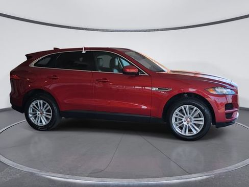 Used 2019 Jaguar F-PACE Prestige image 2