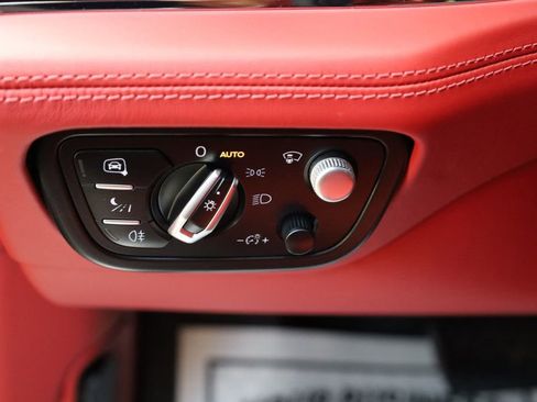 Used 2023 Bentley Bentayga Extended Wheelbase image 39