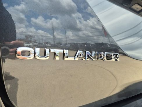 Used 2025 Mitsubishi Outlander SE AWD/4WD image 13