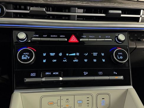 Used 2025 Hyundai Santa Fe Limited FWD image 22