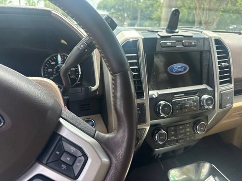 Used 2019 Ford F150 Lariat w/ Trailer Tow Package RWD image 8