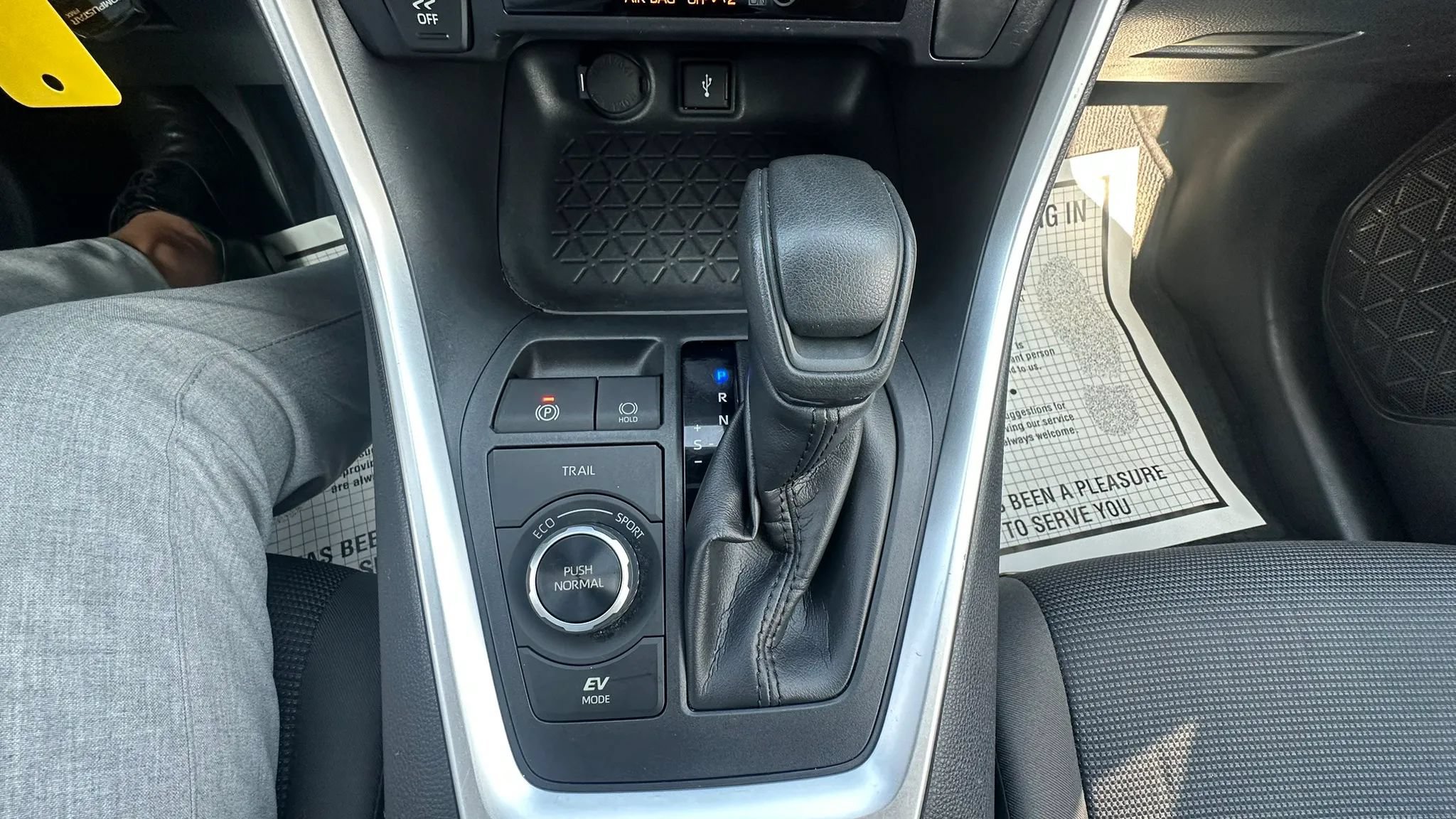 Used 2020 Toyota RAV4 LE AWD/4WD image 17