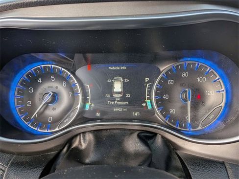 Certified 2019 Chrysler Pacifica Limited image 17