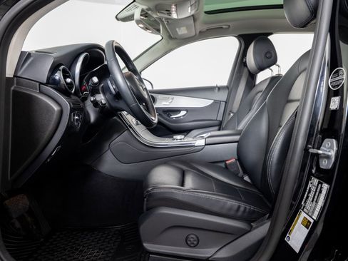 Used 2019 Mercedes-Benz GLC 300 4MATIC w/ Premium Package image 15