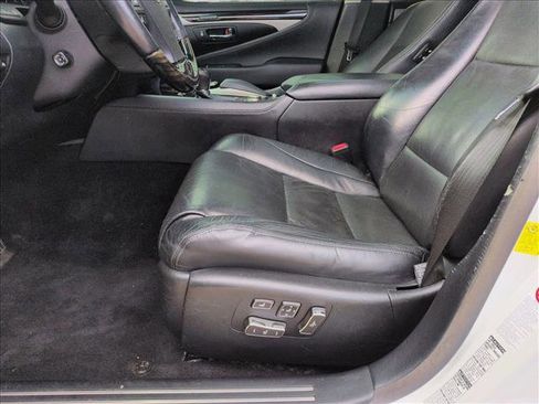Used 2013 Lexus LS 460 AWD w/ Comfort Pkg image 17