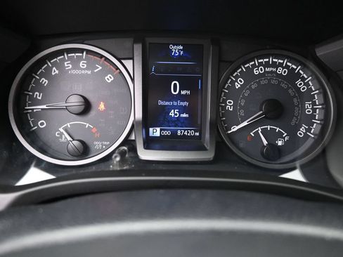 Used 2019 Toyota Tacoma TRD Off-Road AWD/4WD image 18