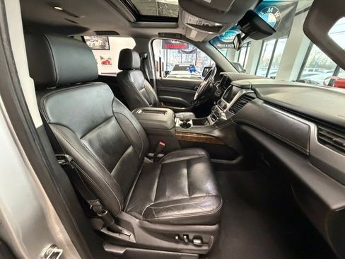 Used 2020 Chevrolet Suburban LT image 40