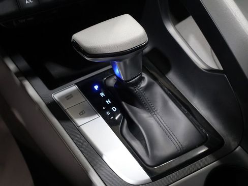 Used 2021 Hyundai Elantra SE image 28