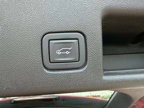 Used 2023 Chevrolet Equinox LT FWD image 23