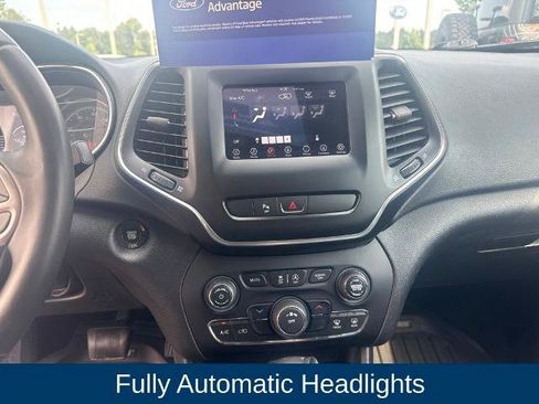 Used 2019 Jeep Cherokee Latitude Plus FWD image 21