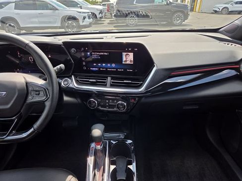 Certified 2024 Chevrolet Trax RS w/ Sunroof Package FWD image 16