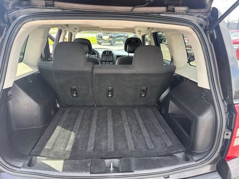 Used 2014 Jeep Patriot Latitude AWD/4WD image 24