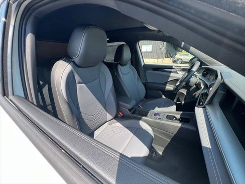 New 2026 Volkswagen Tiguan SE R-Line AWD/4WD image 22