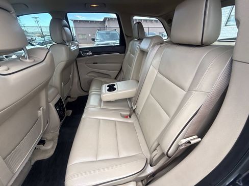Used 2015 Jeep Grand Cherokee Overland w/ Advanced Technology Group AWD/4WD image 16