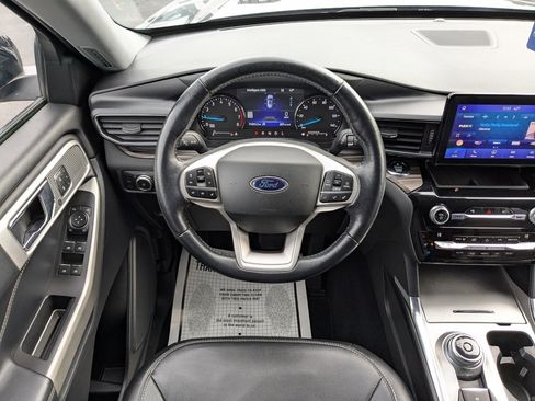 Certified 2021 Ford Explorer Limited w/ Equipment Group 301A image 19