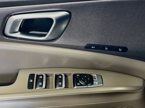 Used 2026 Kia Carnival EX FWD image 18