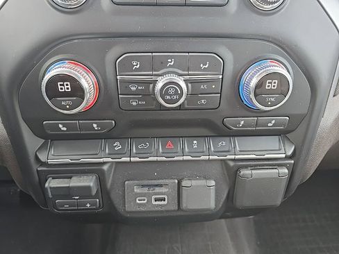 Used 2022 GMC Sierra 2500 SLE w/ SLE Convenience Package image 21