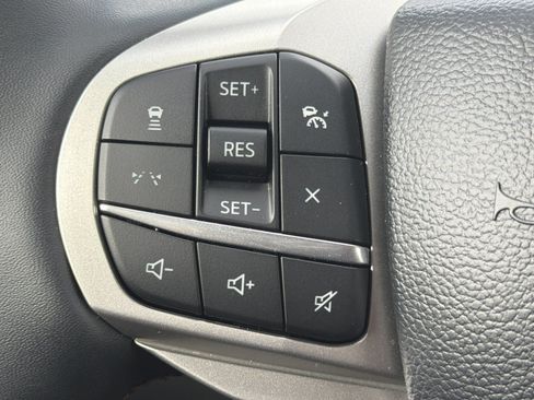 Used 2025 Ford Explorer Active AWD/4WD image 30