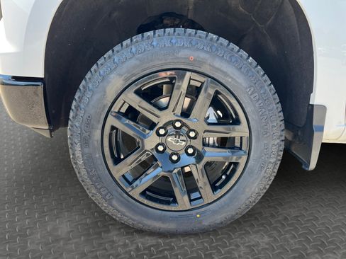 Used 2024 Chevrolet Silverado 1500 Custom Trail Boss w/ LPO, Dark Essentials Package AWD/4WD image 17