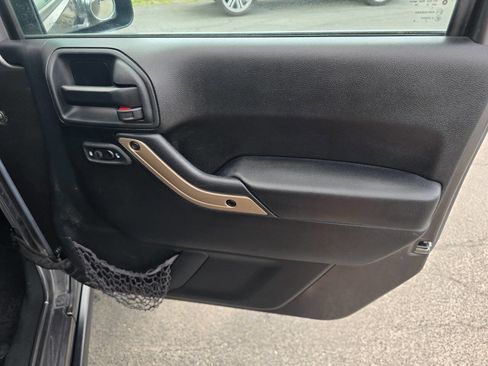 Used 2017 Jeep Wrangler Unlimited Sahara image 28