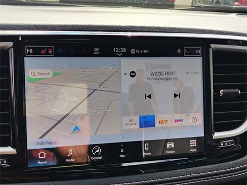 New 2026 Chrysler Pacifica Limited w/ Uconnect Theater Family Group image 3