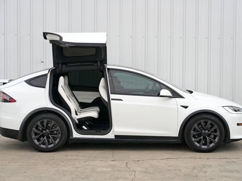 Used 2022 Tesla Model X image 55