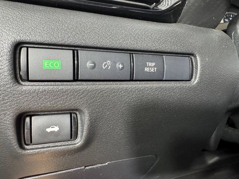 Used 2024 Nissan Sentra SV FWD image 31