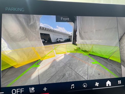 Used 2025 BMW 740i xDrive image 24