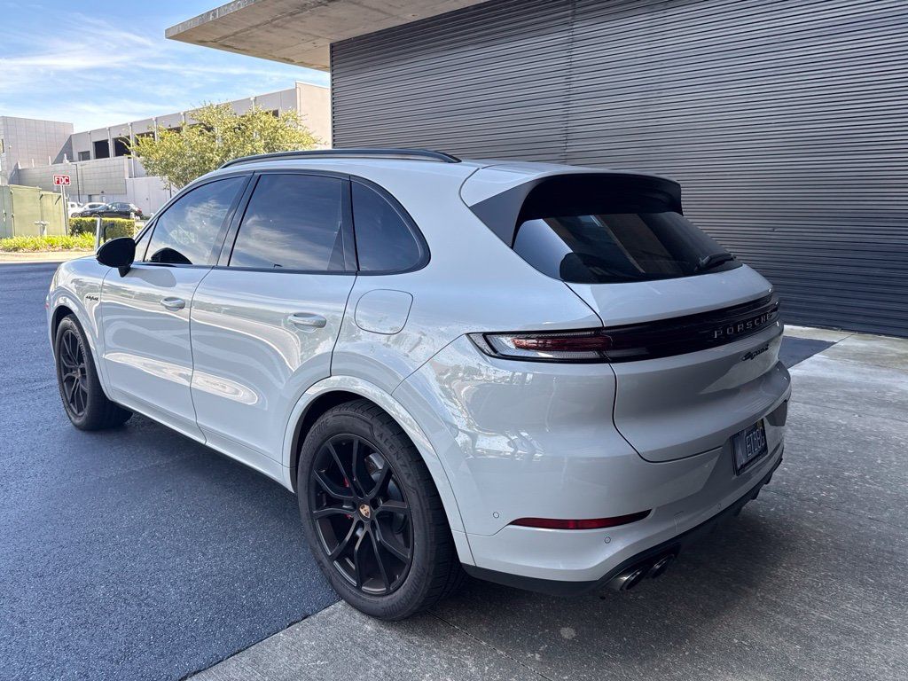 Certified 2025 Porsche Cayenne S AWD/4WD image 3