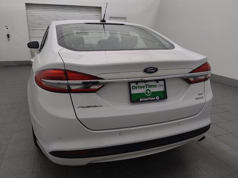 Used 2018 Ford Fusion SE w/ Fusion SE Technology Package FWD image 6